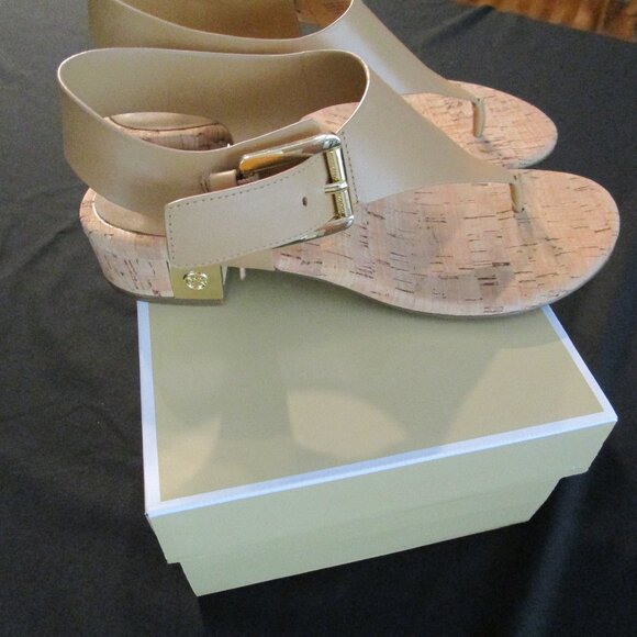 Michael Kors Leather London Thong Ladies size 7.5 NWT - Picture 7 of 16